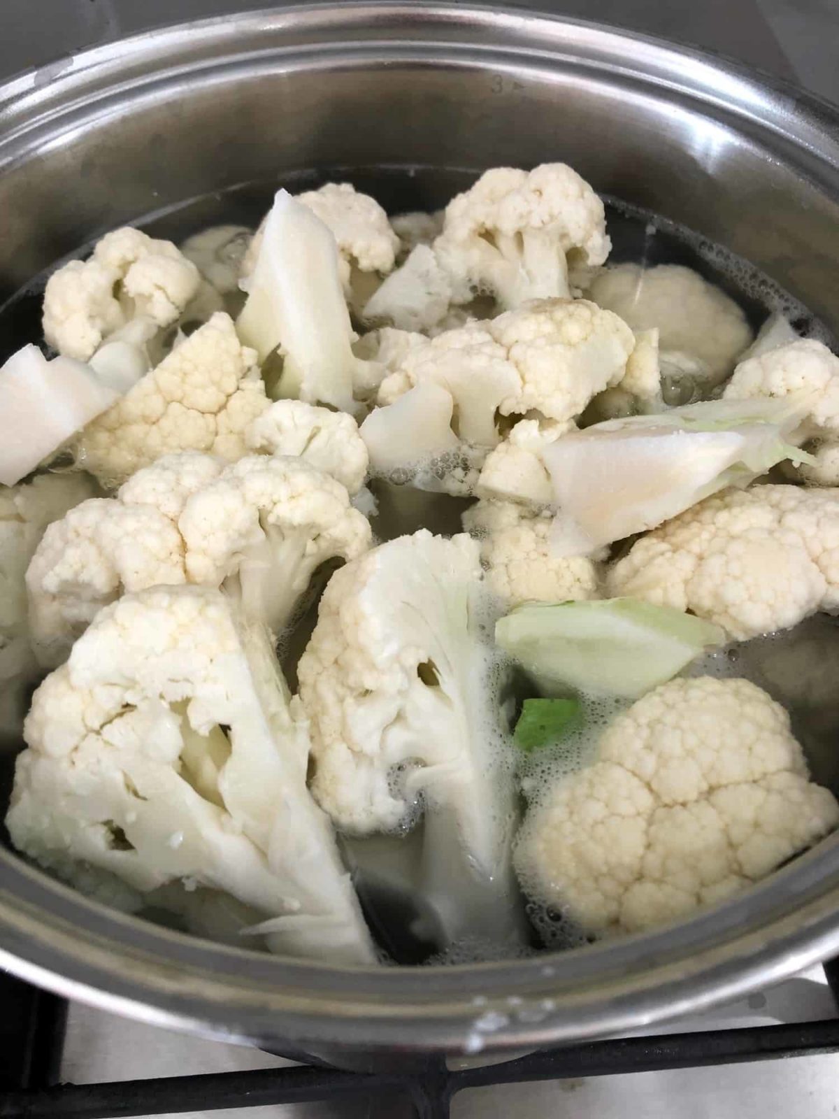 cauliflower florets in pan water