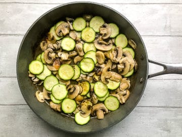 courgette in pan with mushrooms