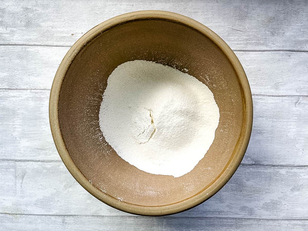 sieved flour, baking powder and salt in a mixing bowl.