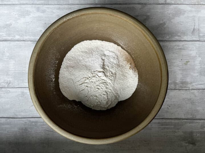 flour, cinnamon, bicarb soda and baking powder in bowl.