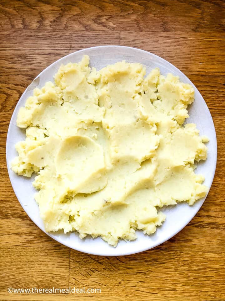 mashed potato cooling on a plate.