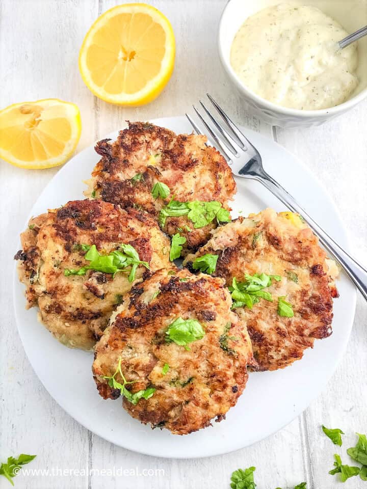 tuna patties without breadcrubs on a plate